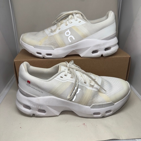 On Running Shoes - On Running On Cloud Cloudpulse White Frost Womens Sneakers - Size 9